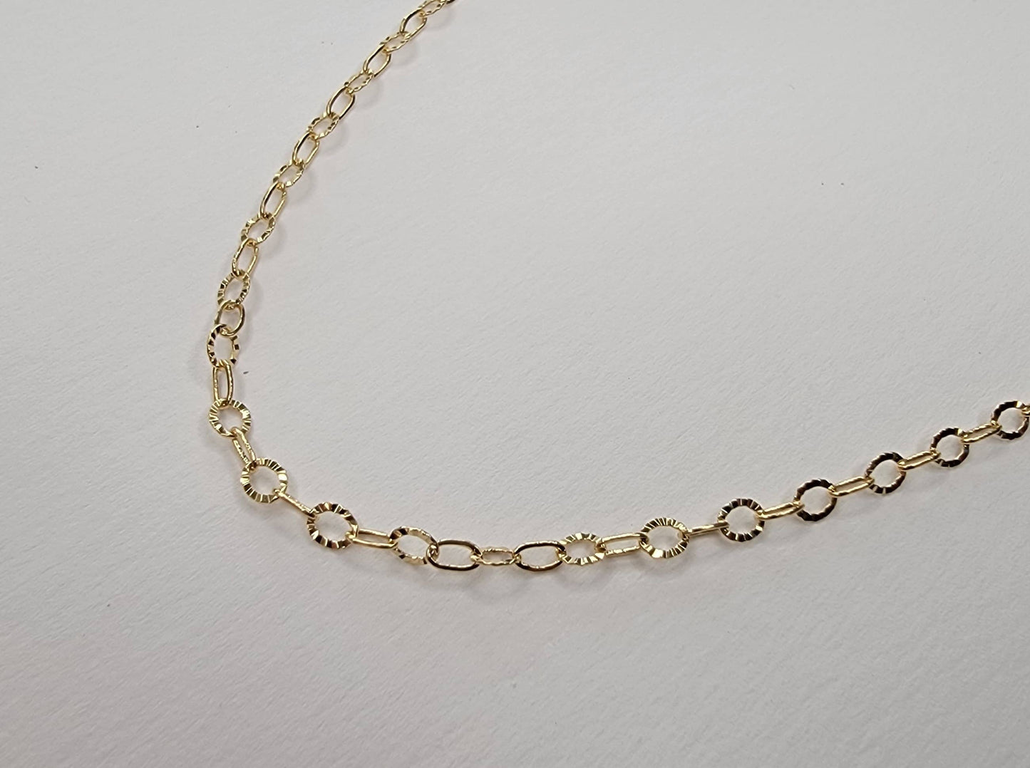 MINI LAZER CUT LINK NECKLACE.