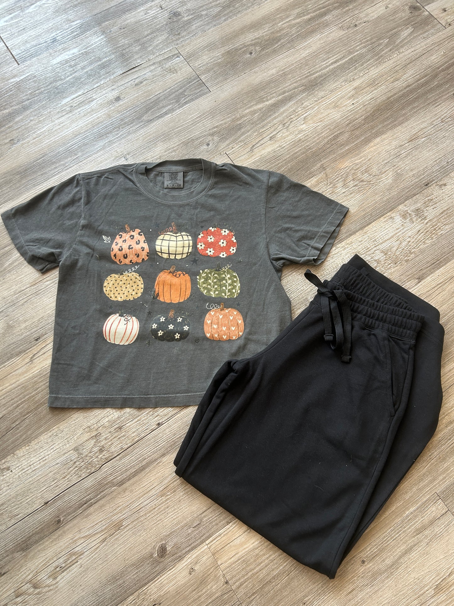 Cropped Pumpkin Tee
