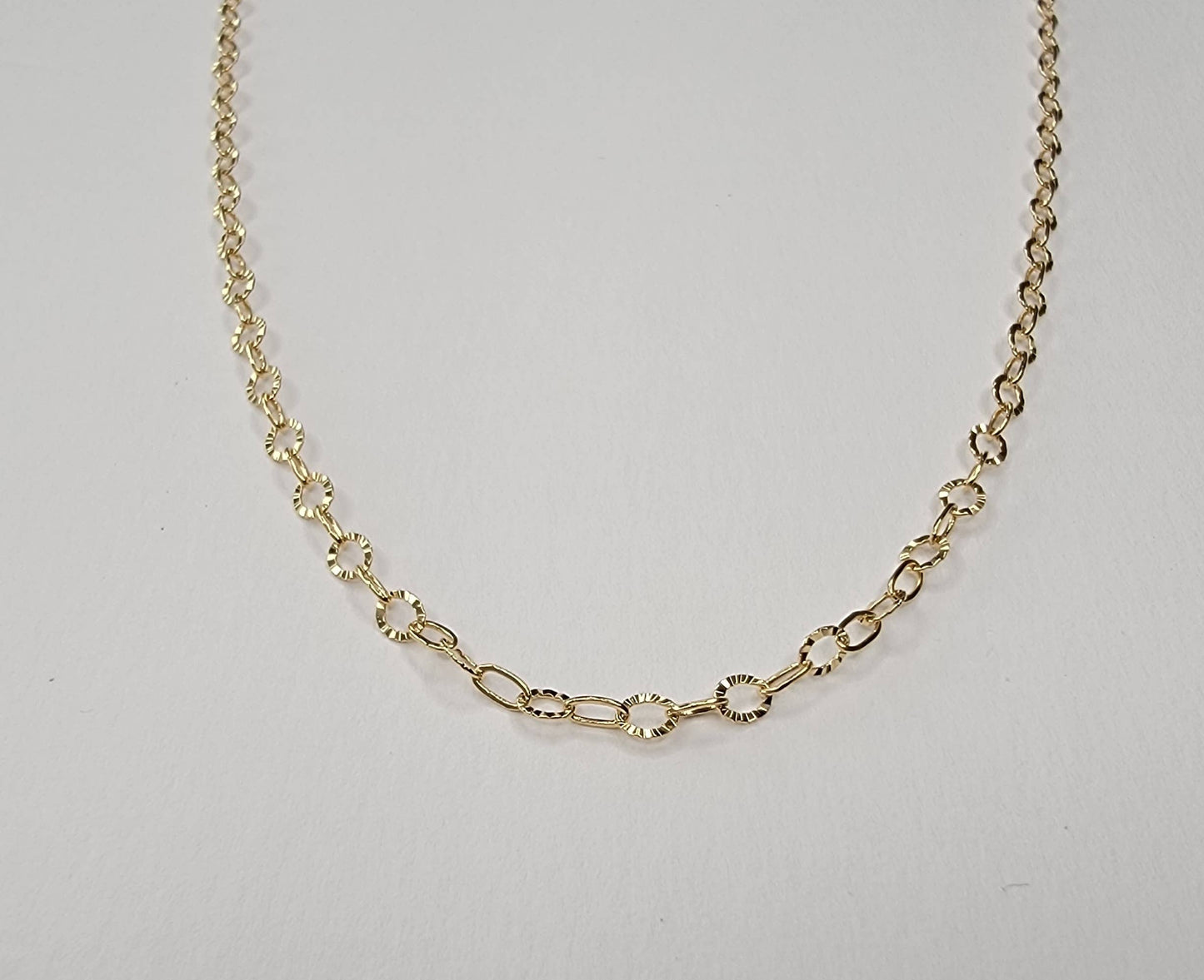 MINI LAZER CUT LINK NECKLACE.